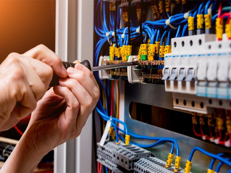 Electrician autorizat – instalații electrice, aer condiționat, automatizări porți