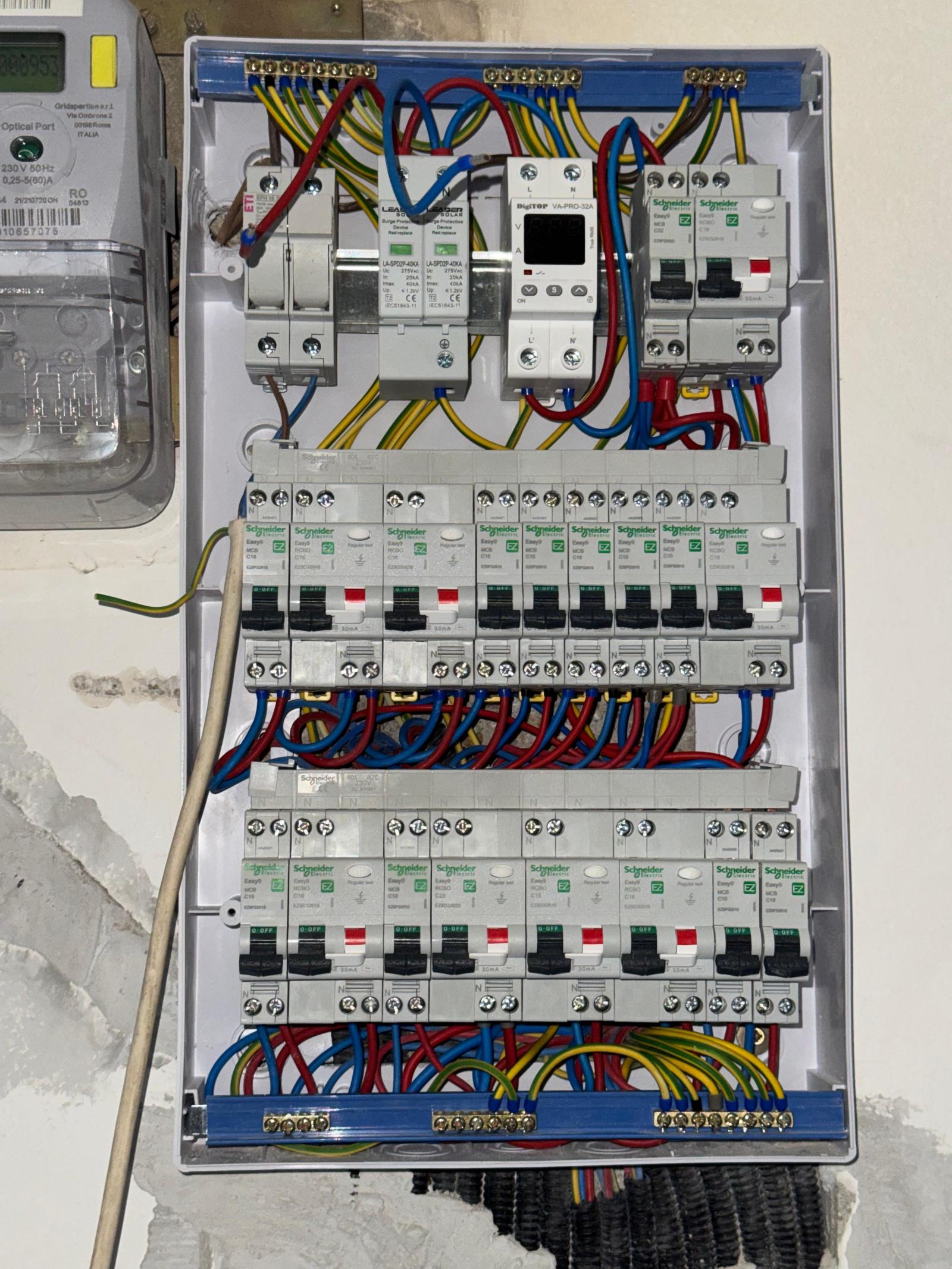 Executăm instalații electrice